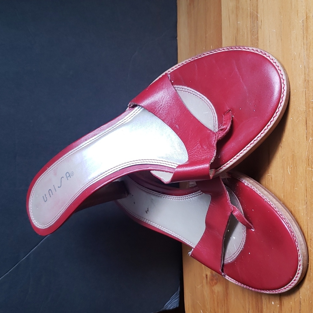 🚫SOLD🚫UNISA Red Thong Heel Sandals 11M ***PRICE FIRM***